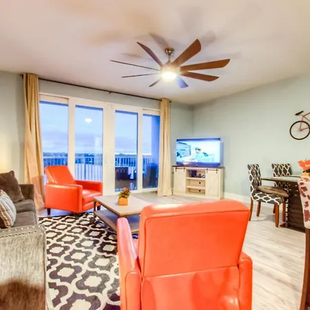 Laketown Wharf 535 By Aneliya